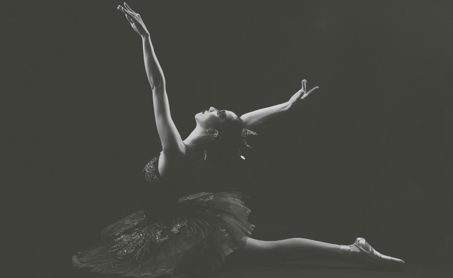 Studenti durante una sessione di training di hip-hop dance in studio